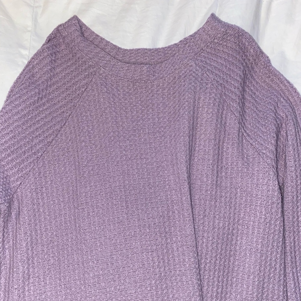 American Eagle soft light sweater longsleeve.